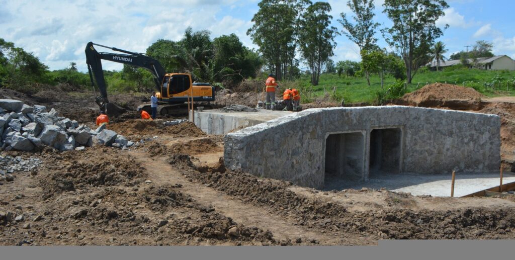 Avança construção de nova ponte na estrada da Terra Dura