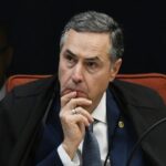 Barroso nega pedido de Bolsonaro e mantém Moraes no comando de inquérito do 8/1