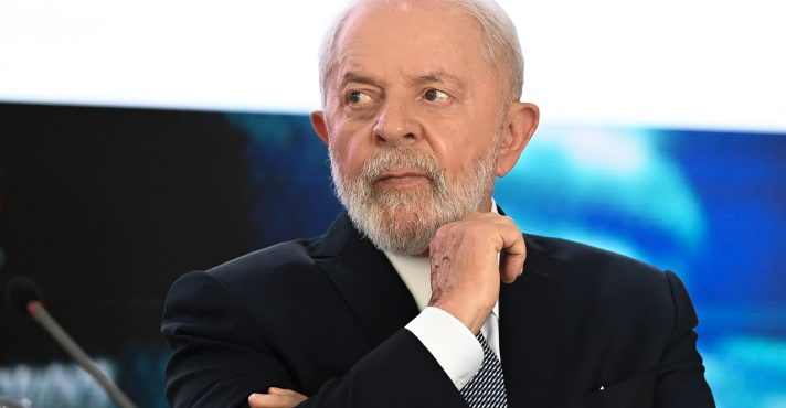 Déficit de R$ 230 bilhões em 2023 não tirou os brasileiros da pobreza