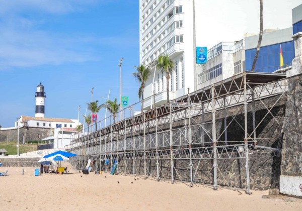 Carnaval: Auditores do trabalho interditam montagem de estrutura para ambulantes na Barra