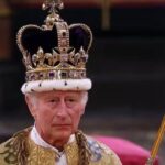 Quem assume o trono durante o tratamento do rei Charles III?