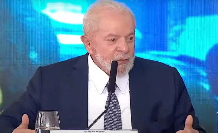 Aprovação do governo Lula cai e desaprovação aumenta