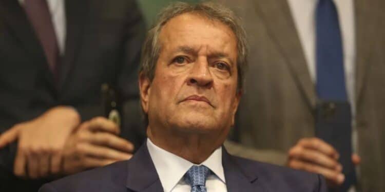 Cúpula do PL está preocupada e discute substituir Valdemar, afirma colunista