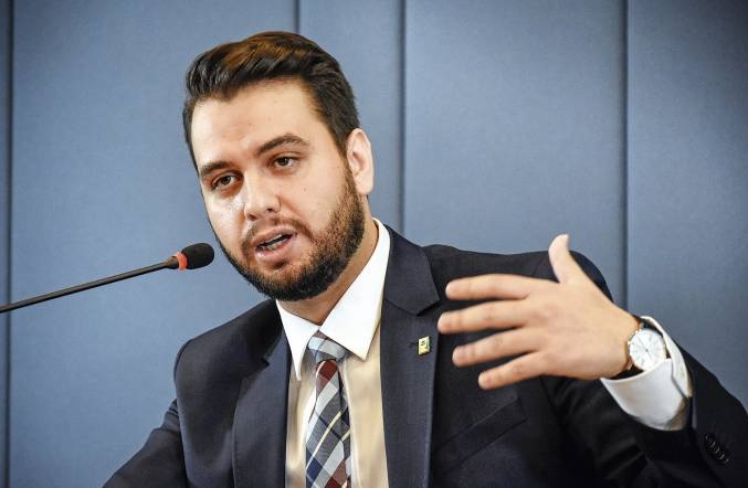 Assessor de Bolsonaro preso não viajou para os EUA, como diz Moraes