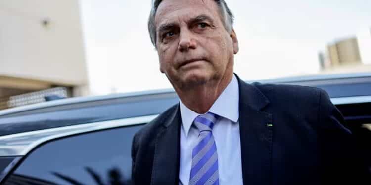 Bolsonaro revela motivo de ter transferido R$ 800 mil para os EUA