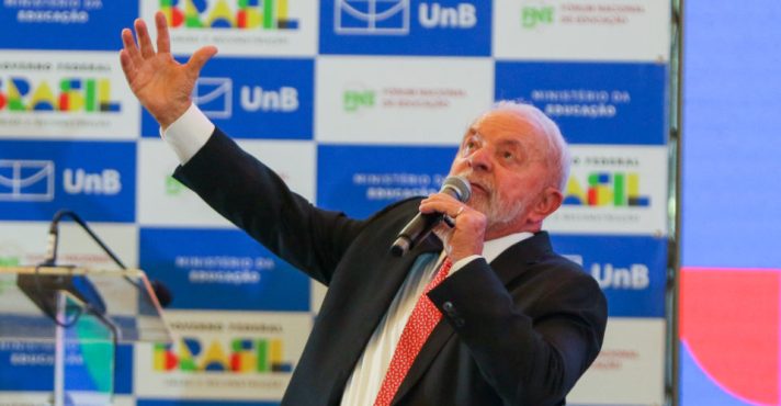 Gastos com funcionalismo diminuem 10,5% durante governo Bolsonaro e aumentam na gestão de Lula