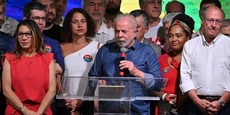 PT irrita outros partidos da base de Lula com imposição de condições para campanha em 2024