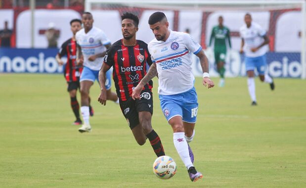 Em Ba-Vi de viradas e expulsões, Bahia é derrotado por 3 a 2 fora de casa