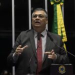 Dino entra com pedido de PEC para trocar aposentadoria compulsória por demissão sem salário de juiz, militar e promotor que cometerem delitos graves