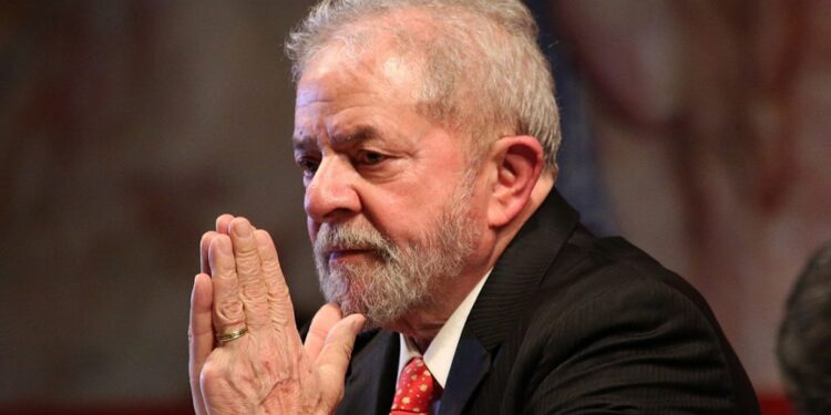 Pedido de impeachment de Lula ganha apoio massivo e recebe mais assinaturas de deputados da base governista; VEJA NÚMEROS