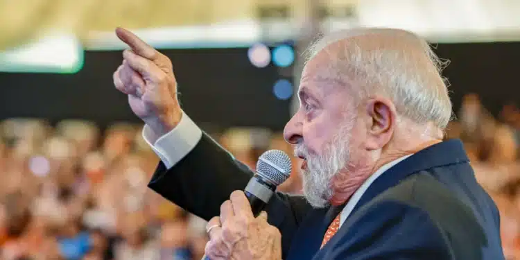 Pedido de impeachment de Lula chega a 140 assinaturas; VEJA NOMES