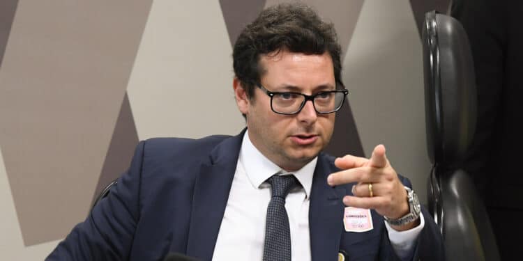 Advogado entra com pedido de Habeas Corpus para Bolsonaro sem ex-presidente saber e sua defesa pede para Fux desconsiderar