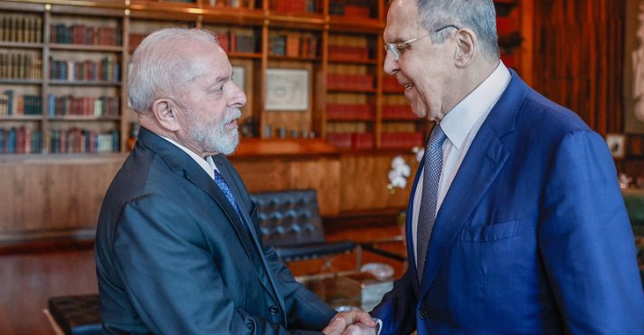 Chanceler de Putin usa avião da FAB para ir a encontro com Lula