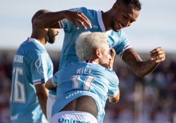 Bahia vence a Juazeirense por 2 a 1 e assume liderança da competição