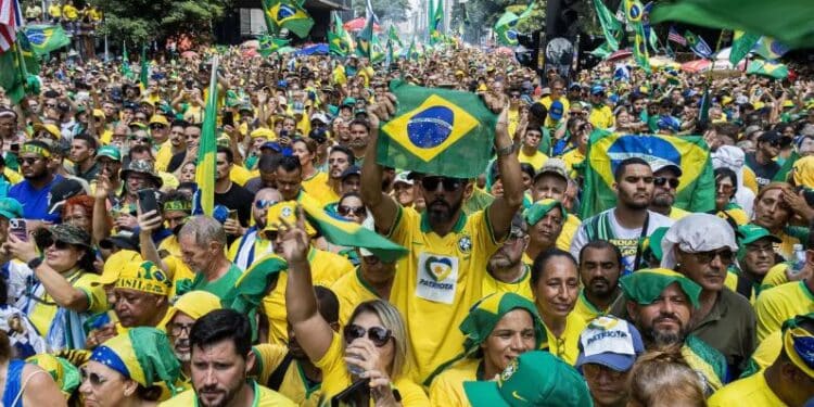 Impressionante: evento pró-Bolsonaro reuniu 750 mil pessoas na Avenida Paulista, segundo a Polícia Militar
