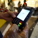 Juros altos impactam capacidade das empresas para quitar dívidas, aponta estudo