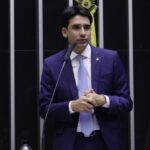 Brasil não tem como custear passagens aéreas a R$ 200 para todos, diz ministro