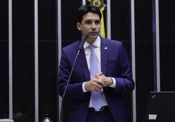 Brasil não tem como custear passagens aéreas a R$ 200 para todos, diz ministro