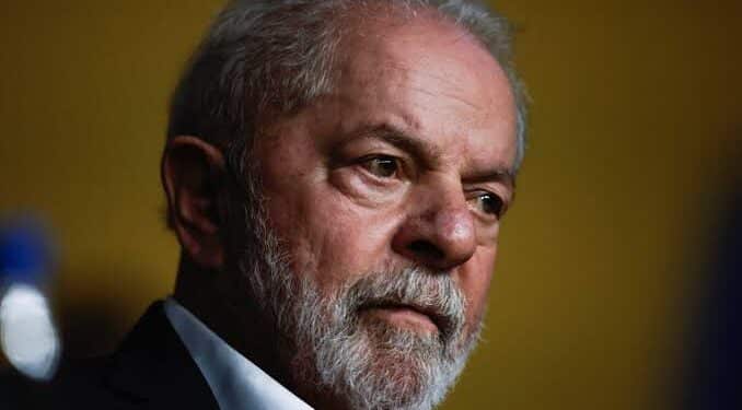 Governo ameaça tirar cargo e verba de deputados que assinaram impeachment de Lula