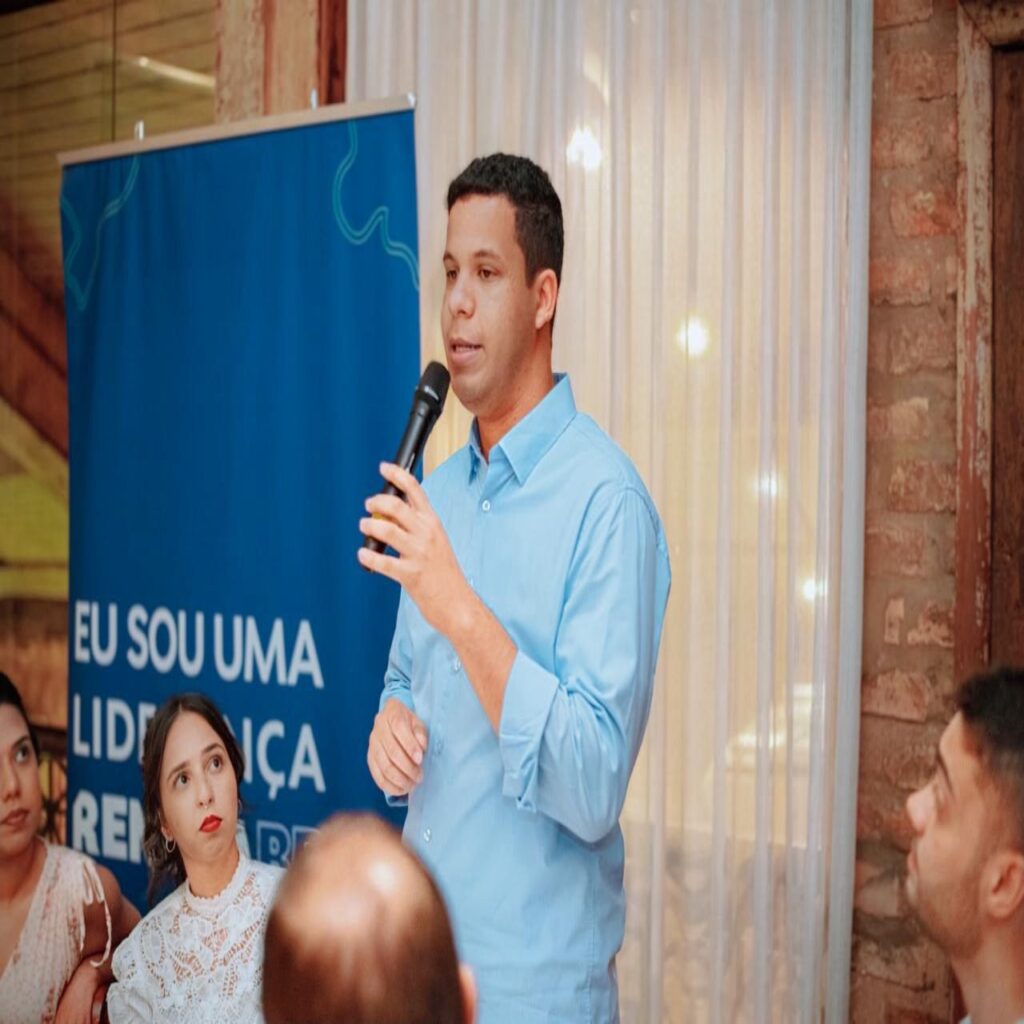 Mesmo com uma educação em baixo índice, governador Jerônimo tenta piorar a situação, e empurrar o fracasso nos professores, afirma Matheus Pinheiro.