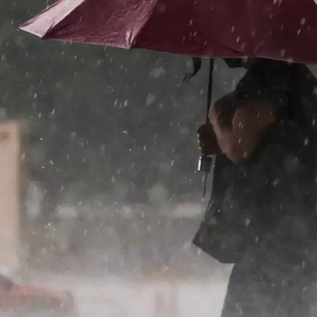 Inmet emite alerta de chuva intensa para 122 cidades baianas