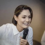 Justiça permite Michelle receber título no Teatro Municipal de SP