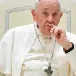 Papa muda drasticamente discurso e diz que ideologia de gênero é um perigo
