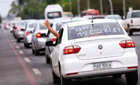 Projeto de Lula para trabalho em apps é detonado por entidades de motoristas