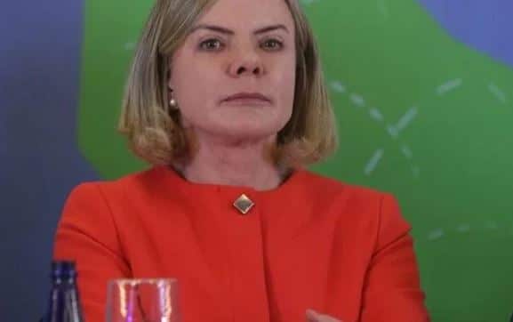 Gleisi é obrigada a apagar post após receber notificação extrajudicial