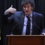 Milei se diz contrário ao aborto na Argentina em discurso para estudantes