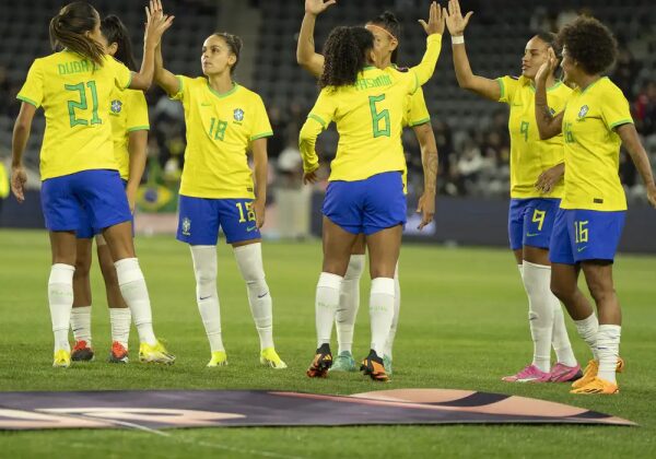 Brasil derrota México e se garante na decisão da Copa Ouro feminina