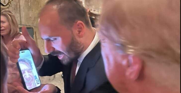 Trump conversa com Bolsonaro por videochamada: “Boa parte do mundo, assim como eu, torce pela volta dele à Casa Branca”