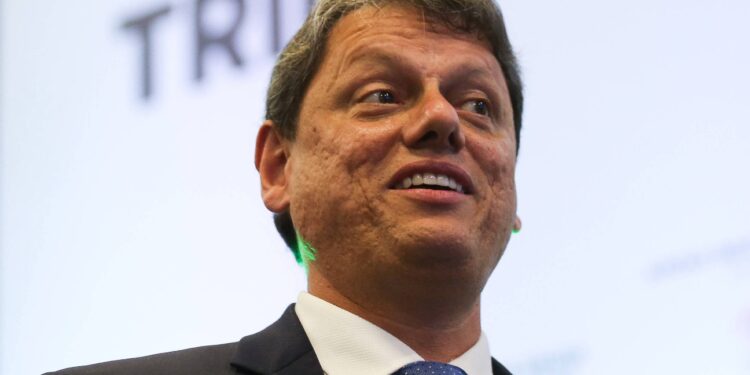 Após operação da PM, aprovação de Tarcísio passa de 70% em Santos