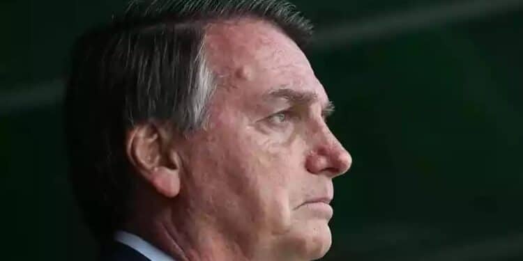 PF indicia Bolsonaro, Cid e deputado por falsificação de certificado vacinal