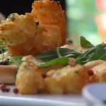 Menor que brotinho, pizza mais cara do mundo custa R$ 45 mil; como é feita?