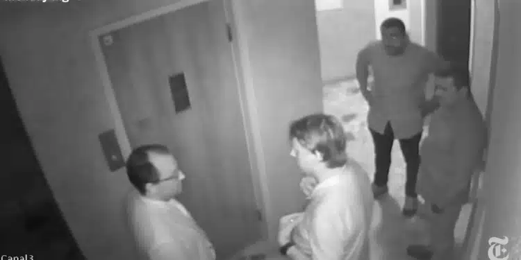 Bolsonaro foi “atualizar cenários políticos” em visita à embaixada da Hungria, diz defesa