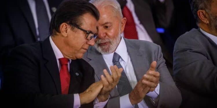 Ministro de Lula manda Banco Central ‘estudar mais’ e vê ‘forma burra’ no controle da inflação; VEJA VÍDEO