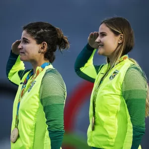 COB não vetará que atleta preste continência, mas rejeita politização