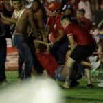 Náutico x Sport tem briga entre torcida e polícia militar; VEJA IMAGENS