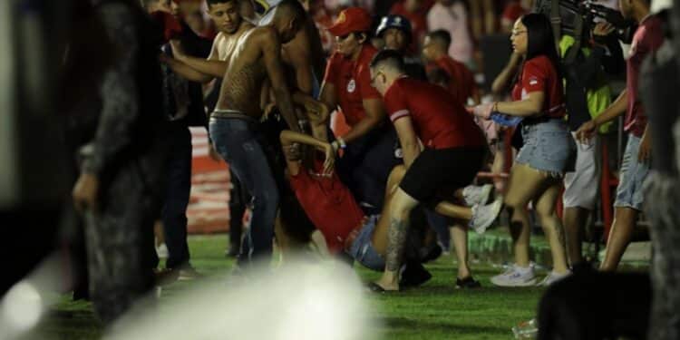 Náutico x Sport tem briga entre torcida e polícia militar; VEJA IMAGENS