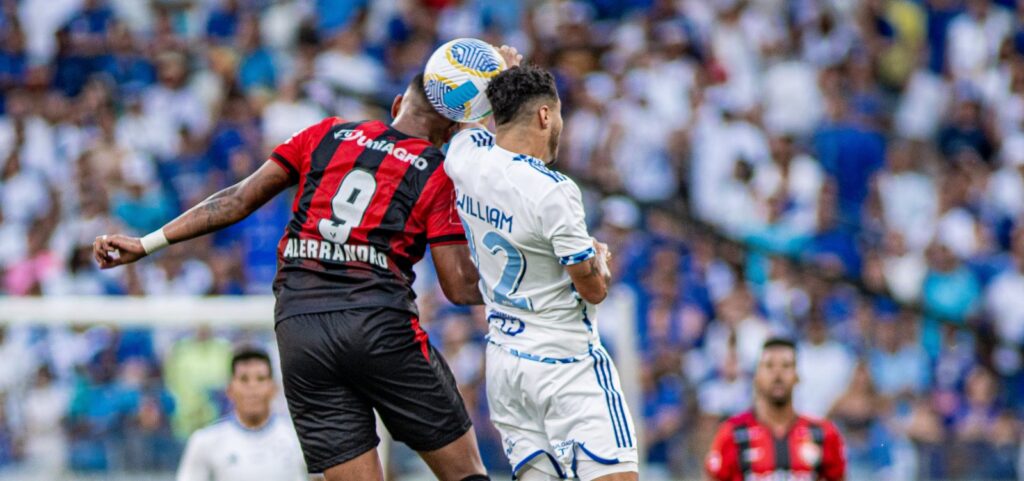 Vitória é dominado pelo Cruzeiro e segue sem vencer no Brasileirão