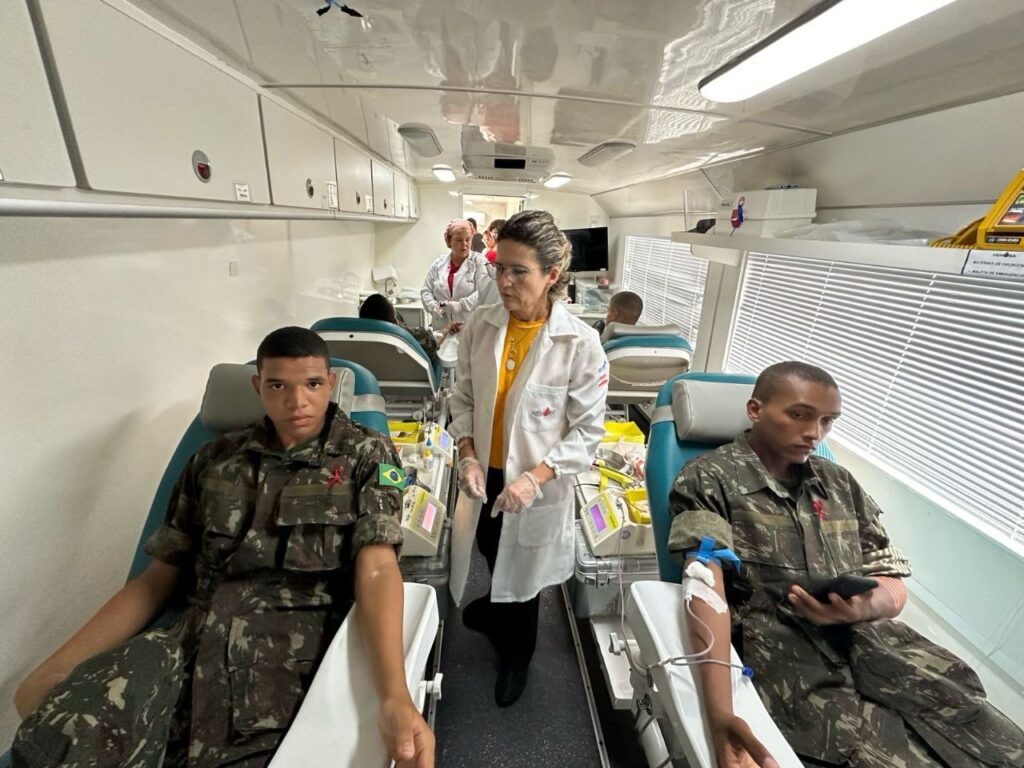 Hospital Clériston Andrade recebe Hemóvel para doações de sangue