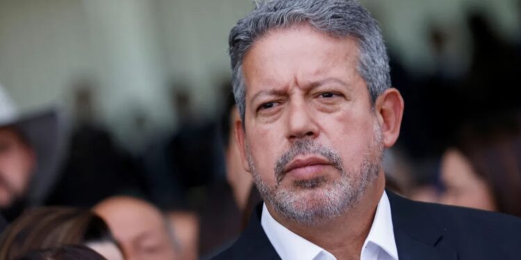 Lira se arrepende e volta atrás após chamar ministro de Lula de incompetente