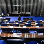 Encurralado e sem votos, líder do governo adia votação do DPVAT