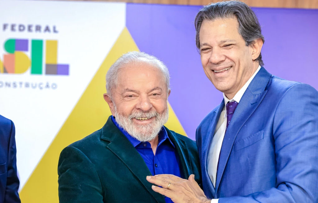 Só água! Governo Lula quer taxar refrigerante, vinho e cerveja