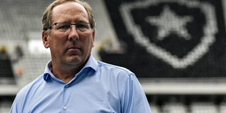 STJD condena John Textor e o suspende do futebol