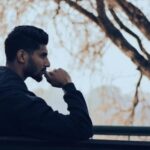 Conheça 6 manias terríveis que podem estar afastando as pessoas de você de forma silenciosa; veja lista