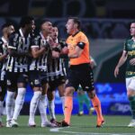 Palmeiras bate ferrolho do Santos com brilho de Endrick e é tri histórico