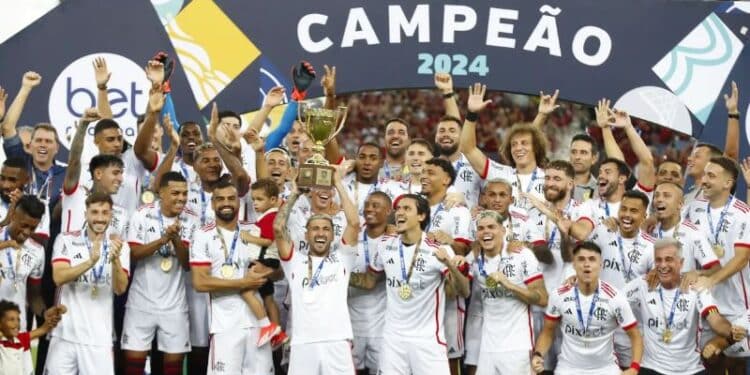 Jogador do Flamengo e sua família são roubados após vitória no Campeonato Carioca: ‘Fuzil na minha cara’