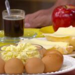 Pão, ovo e fruta: o que não pode faltar no café da manhã